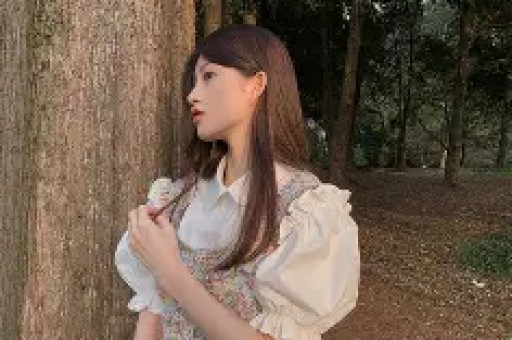 演员吴倩自曝被爸爸打掉牙齿不敢吐出来：我不敢吐出来直接吞下去了
